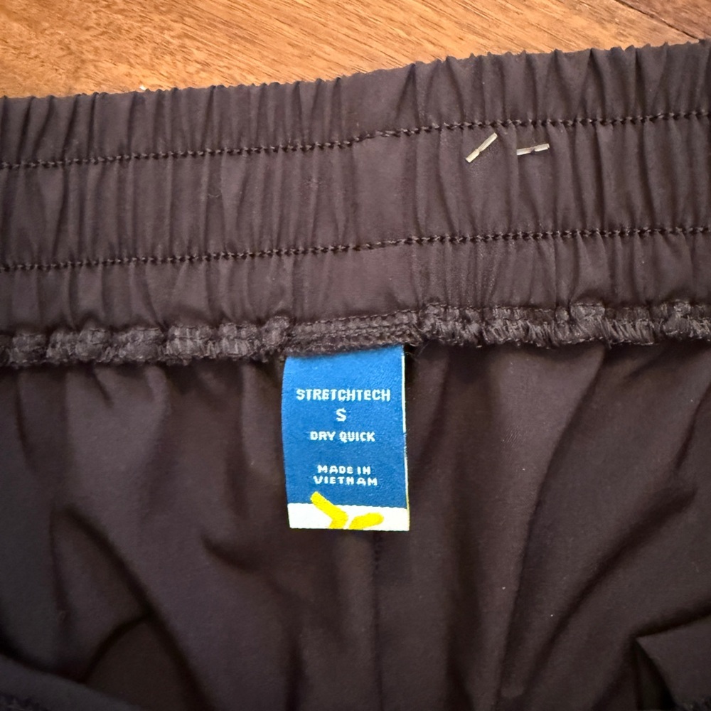 Old Navy Burgundy StretchTech Jogger Pants - Picture 3 of 5